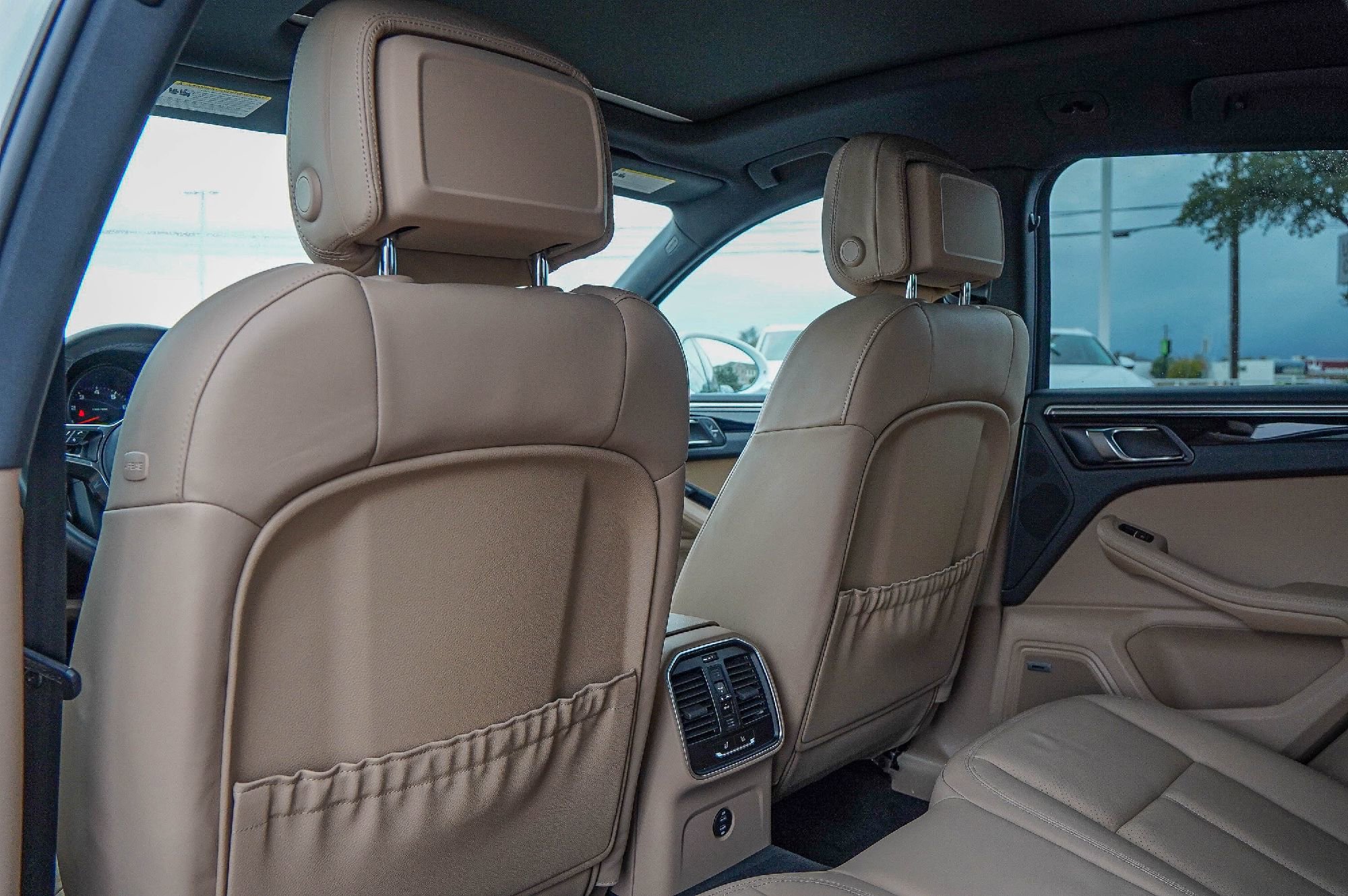 Used 2020 Porsche Macan image 31