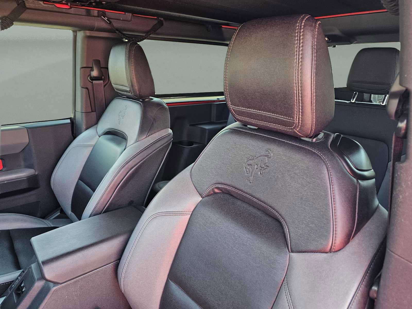 Used 2023 Ford Bronco Black Diamond w/ Sasquatch Package image 14