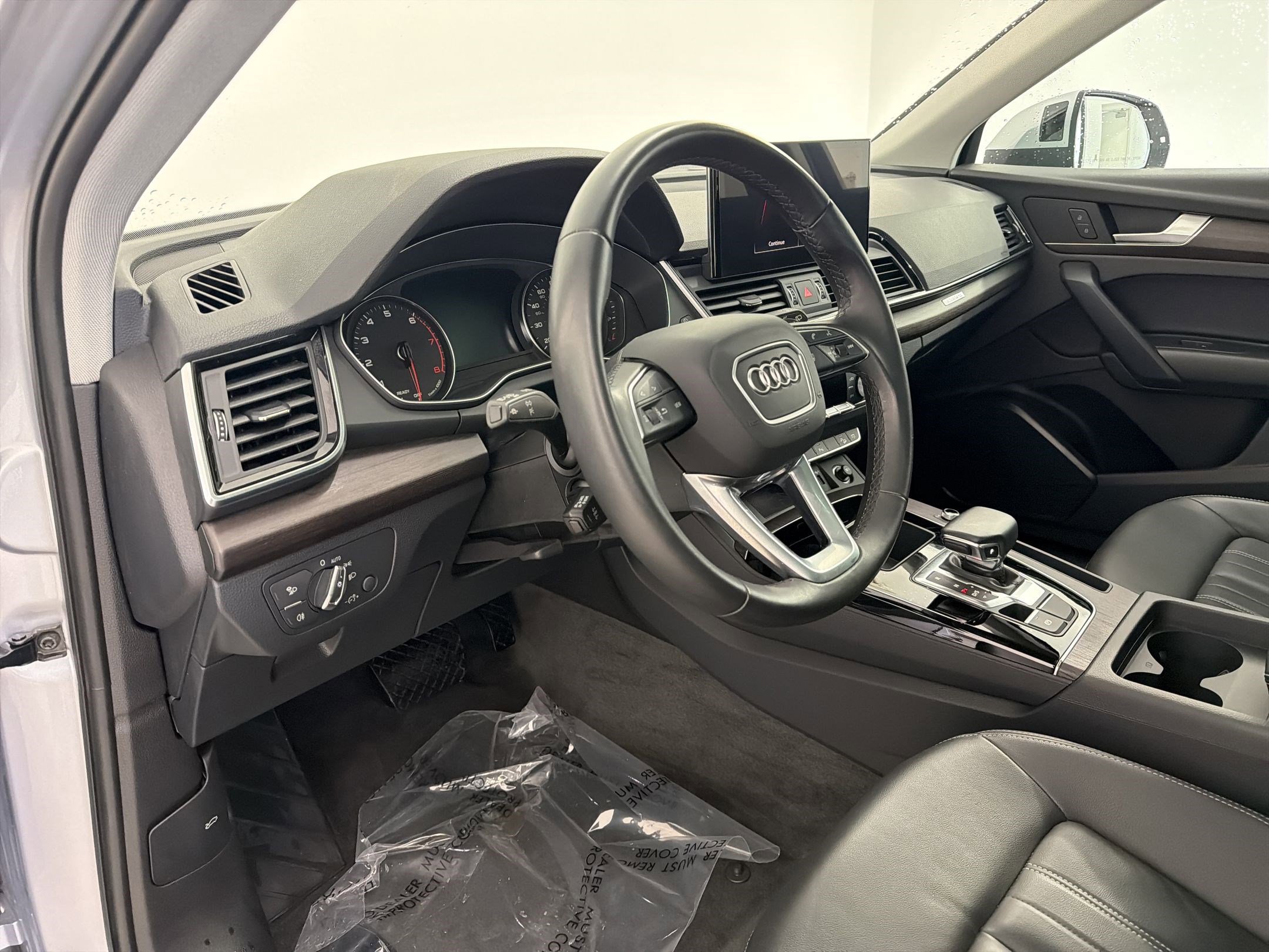Used 2023 Audi Q5 Premium w/ Convenience Package image 4