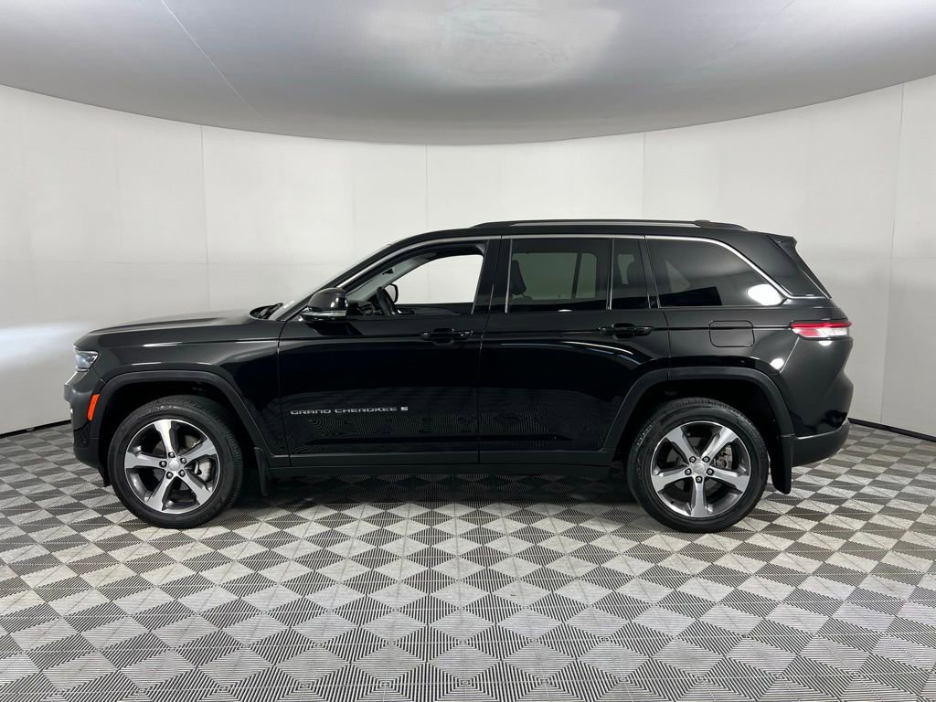 Used 2023 Jeep Grand Cherokee Limited w/ Luxury Tech Group II image 11