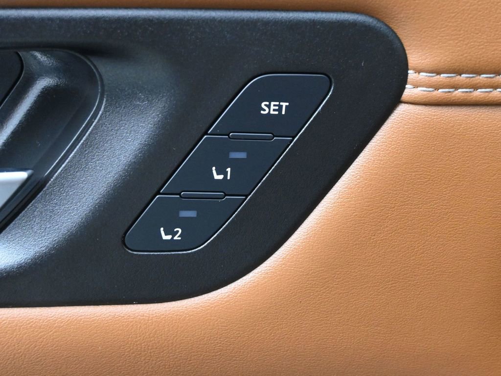 Used 2023 Nissan Pathfinder Platinum image 5