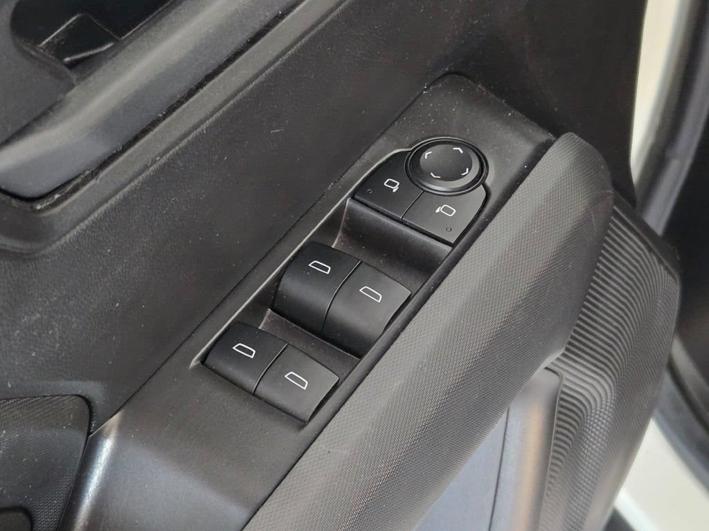 Used 2025 Chevrolet Colorado W/T AWD/4WD image 19