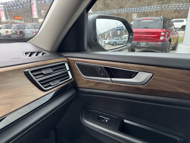 Used 2024 Volkswagen Atlas SE image 28