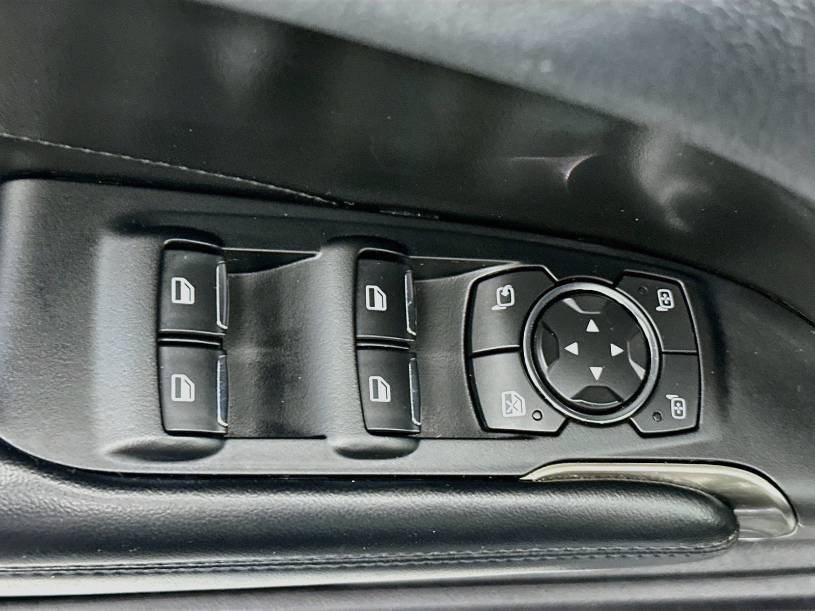 Used 2018 Lincoln MKC Select w/ Select Plus Package FWD image 18