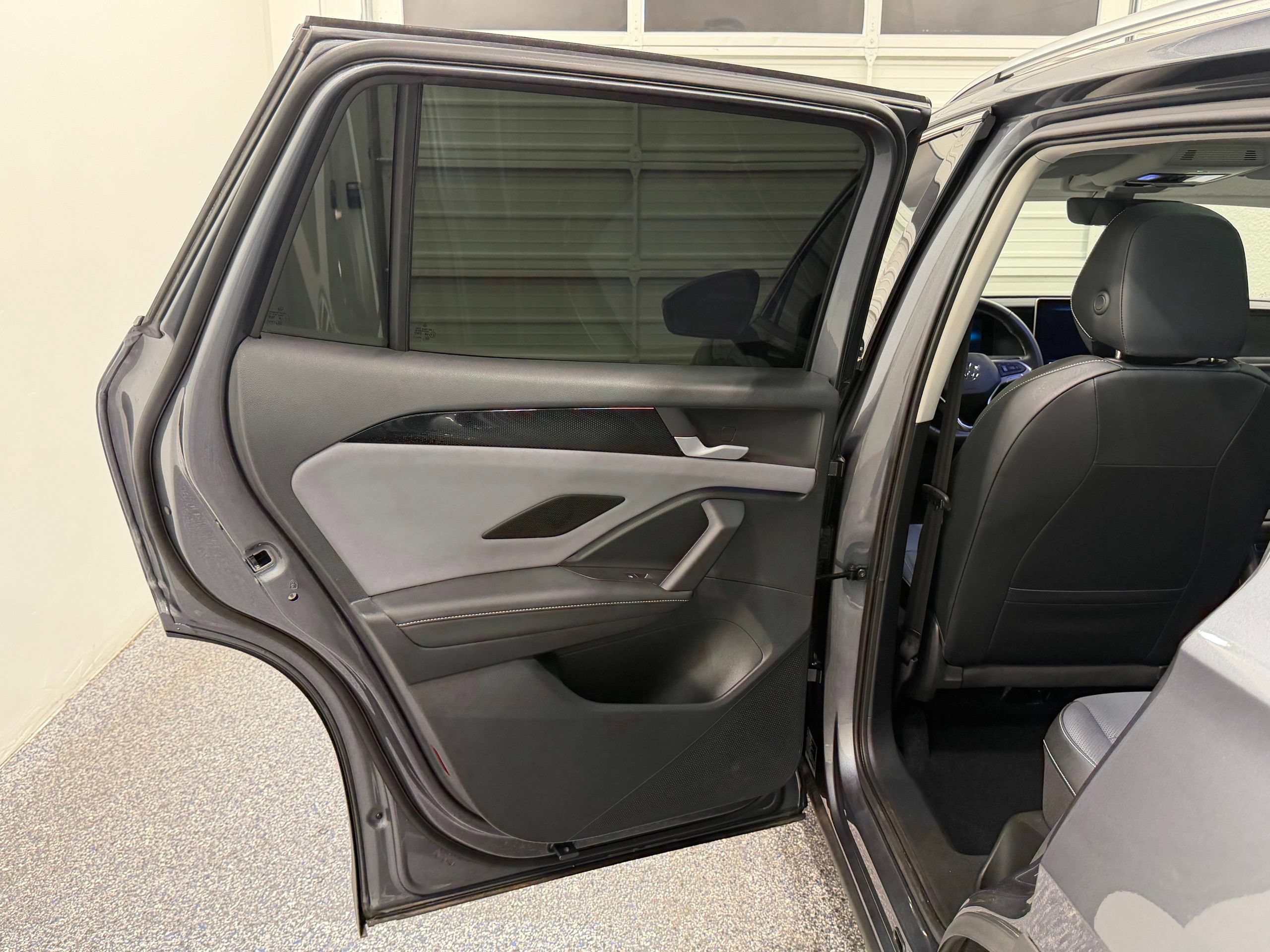 Used 2026 Volkswagen Tiguan SE w/ Panoramic Sunroof Package AWD/4WD image 21