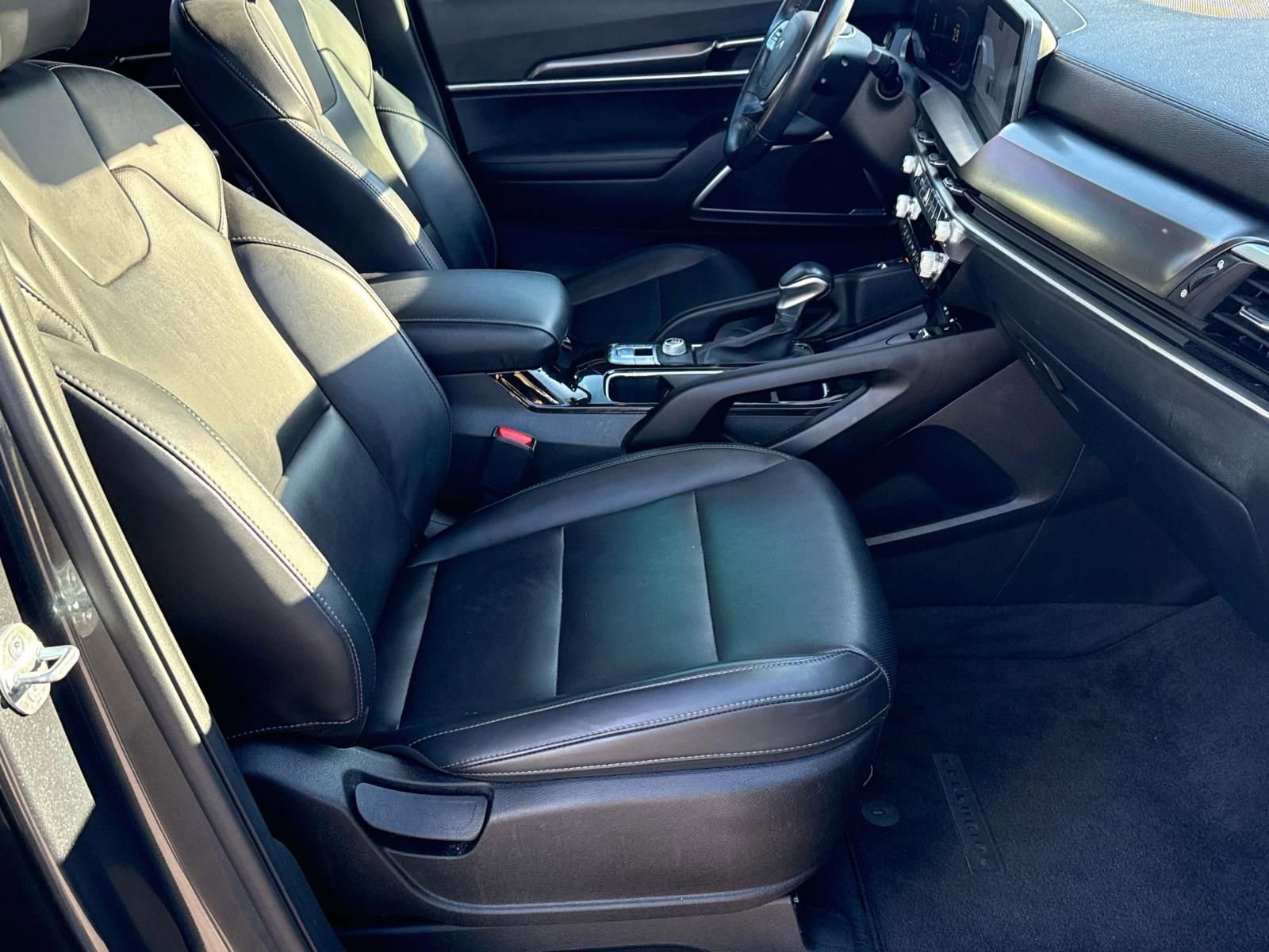 Used 2024 Kia Telluride S image 30