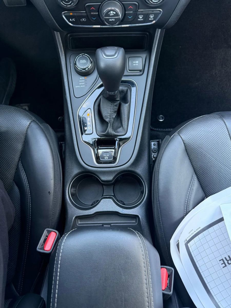 Used 2019 Jeep Cherokee Limited AWD/4WD image 28