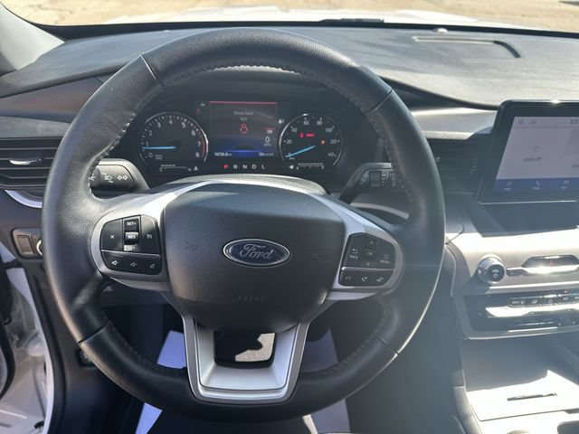 Used 2023 Ford Explorer XLT AWD/4WD image 14