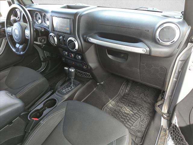 Used 2015 Jeep Wrangler Unlimited Sahara w/ Connectivity Group image 20