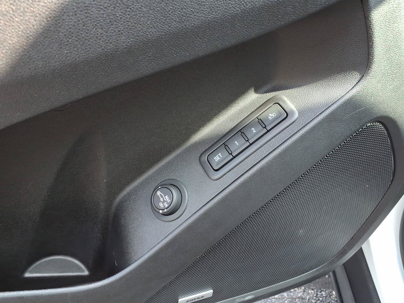 Used 2019 Chevrolet Equinox Premier AWD/4WD image 16