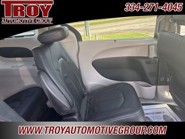 Used 2018 Chrysler Pacifica Touring-L image 20