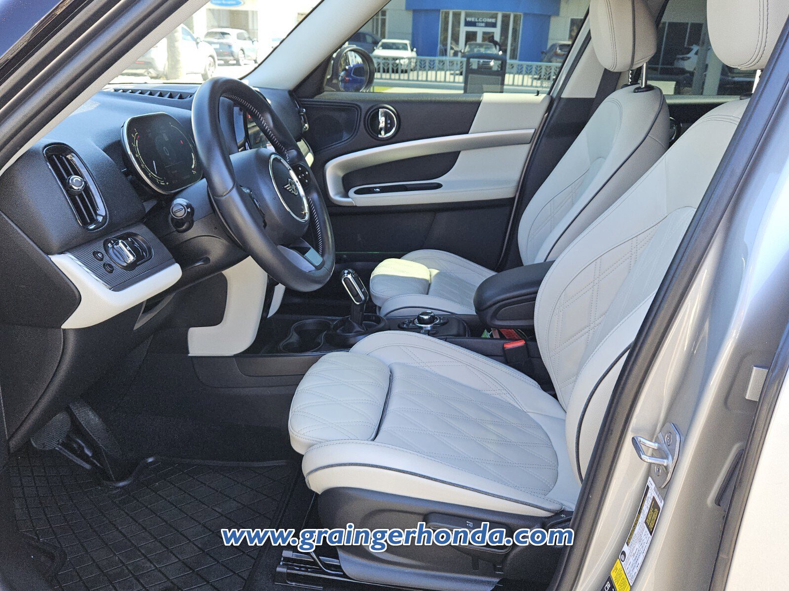 Used 2024 MINI Cooper Countryman S w/ Signature Upholstery Package image 10