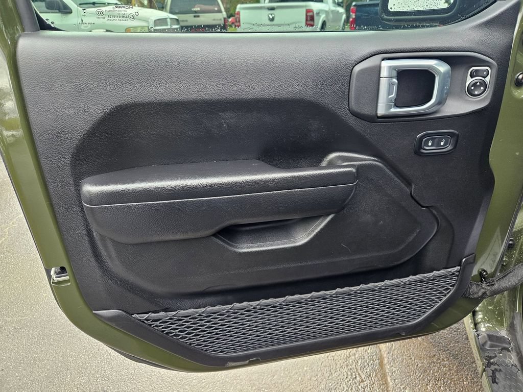 Used 2023 Jeep Gladiator Sport AWD/4WD image 11