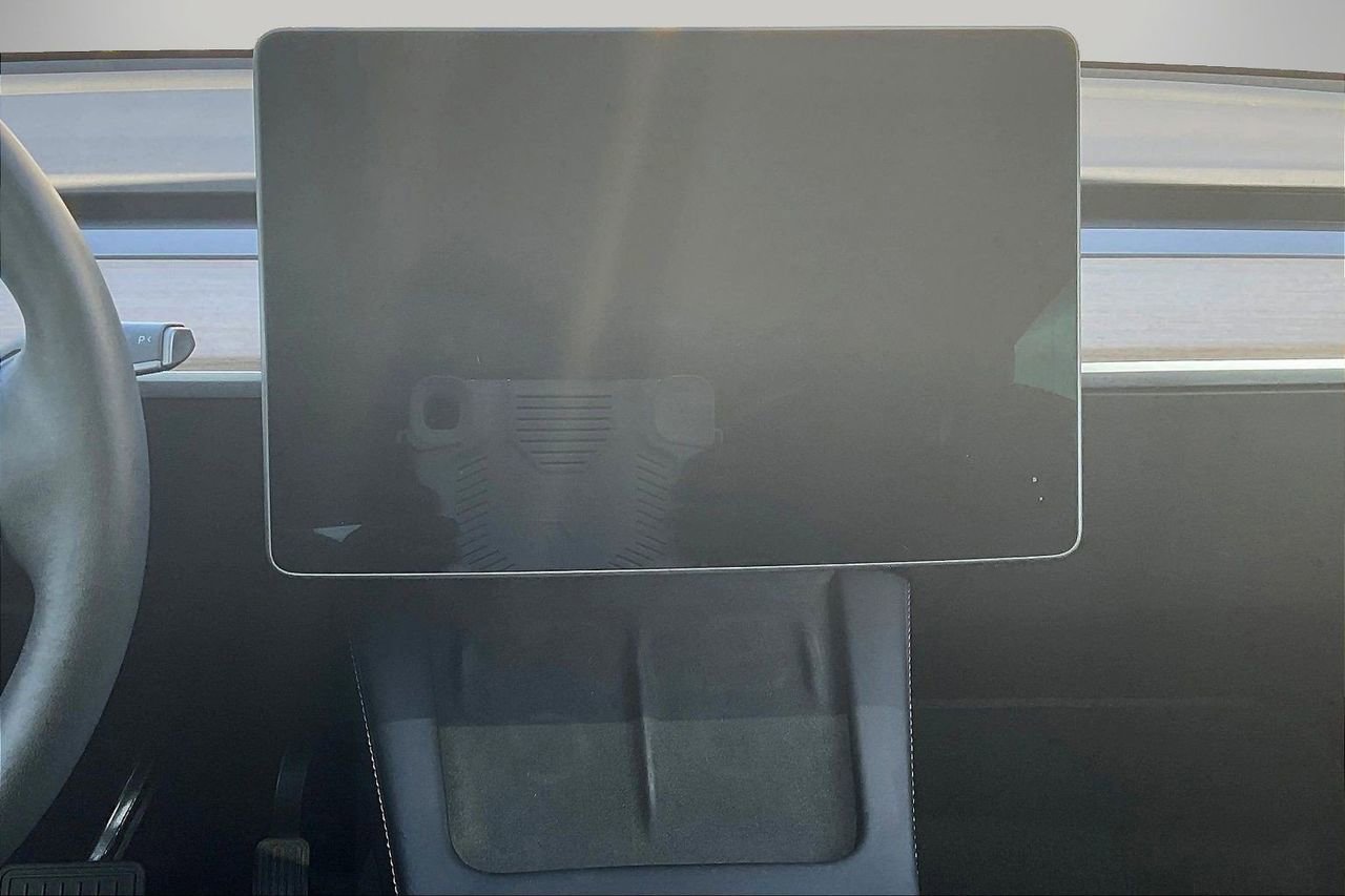 Used 2022 Tesla Model Y Long Range image 13