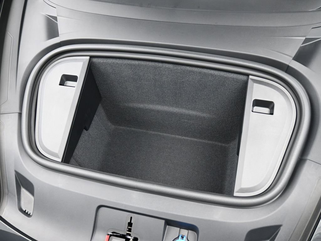 New 2026 Porsche Taycan GTS image 35