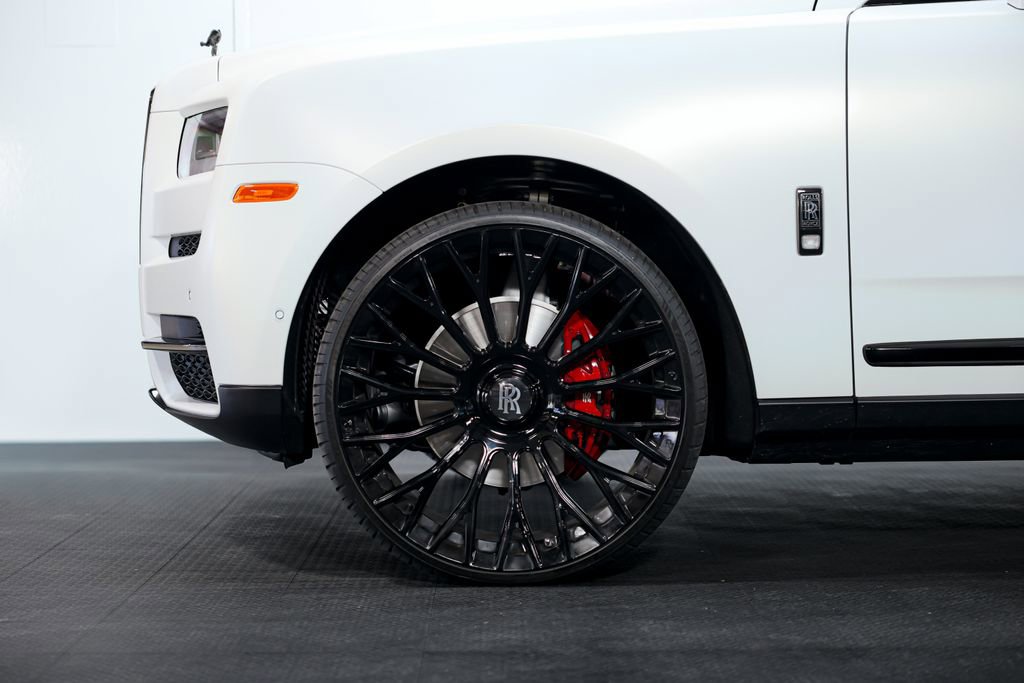 Used 2022 Rolls-Royce Cullinan Black Badge w/ Dark Exterior Package image 5