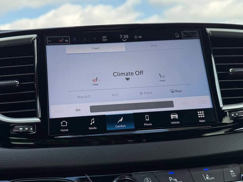 New 2026 Chrysler Voyager LX image 28