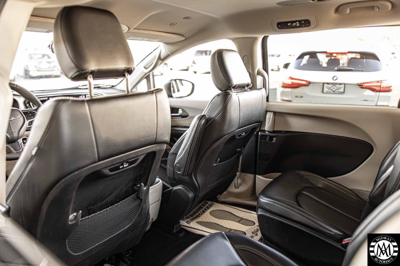 Used 2023 Chrysler Pacifica Touring-L FWD image 26