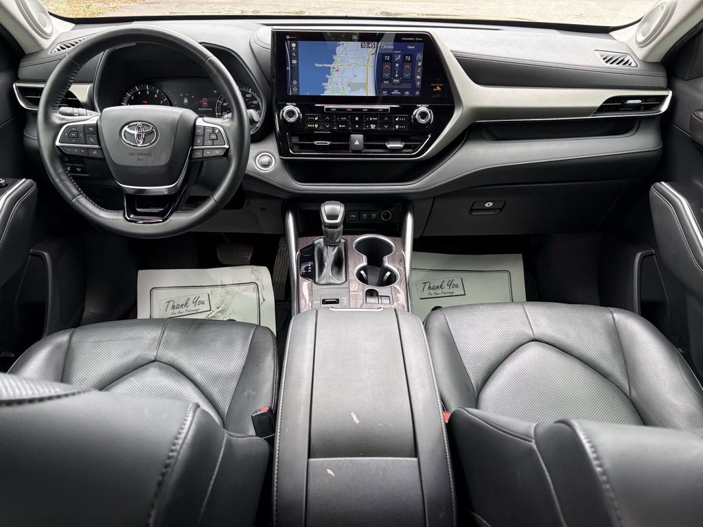 Used 2020 Toyota Highlander Limited image 17