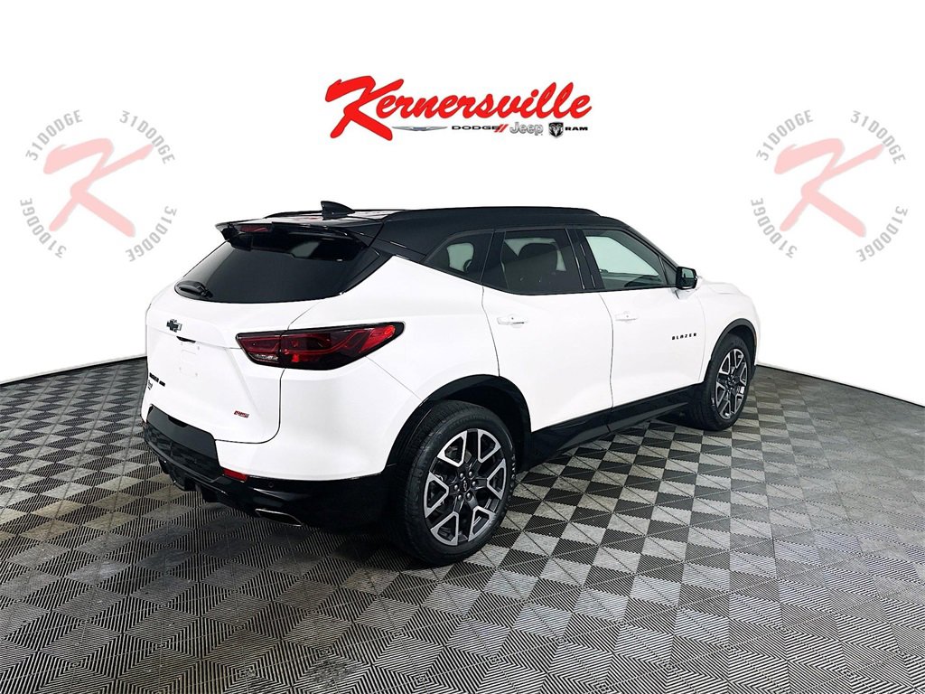 Used 2023 Chevrolet Blazer RS w/ Driver Confidence II Package image 7