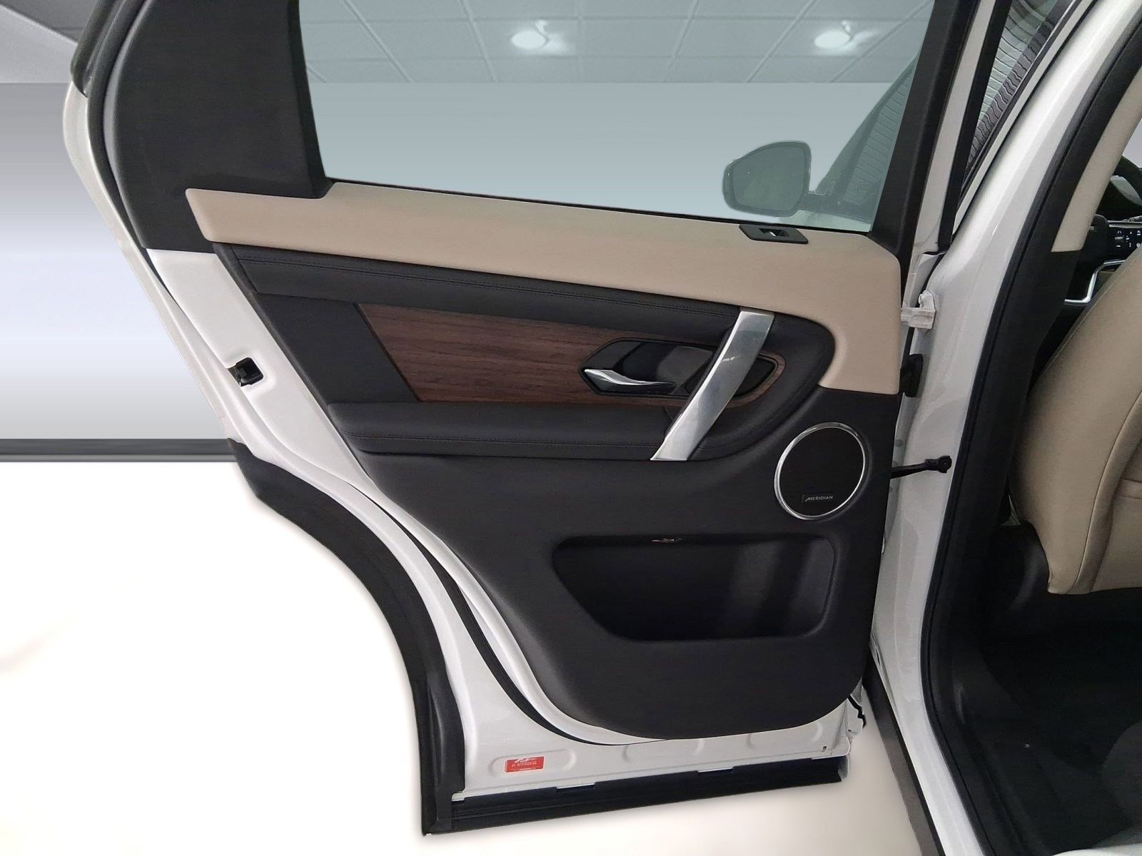 Used 2025 Land Rover Discovery Sport S image 30