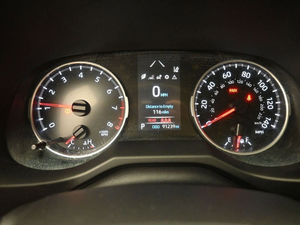 Used 2021 Toyota RAV4 LE image 3