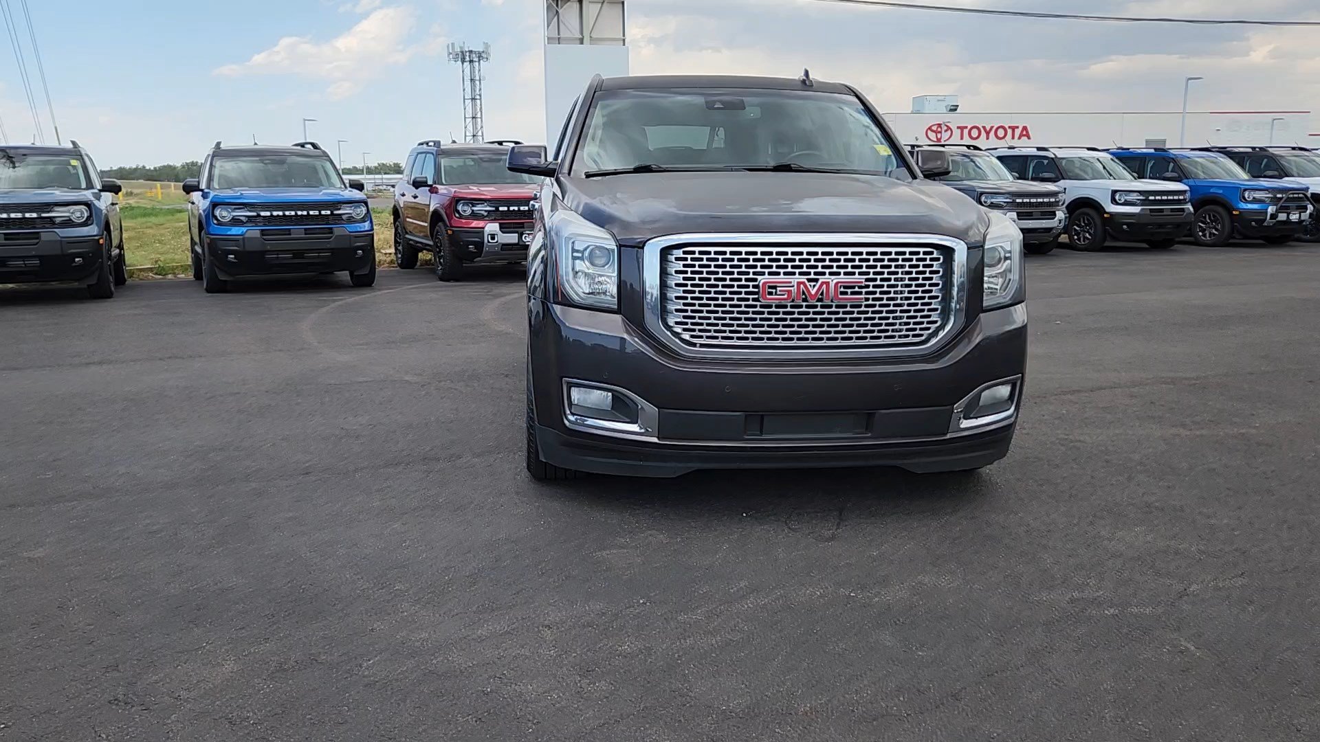 Used 2017 GMC Yukon XL Denali w/ Open Road Package AWD/4WD image 4