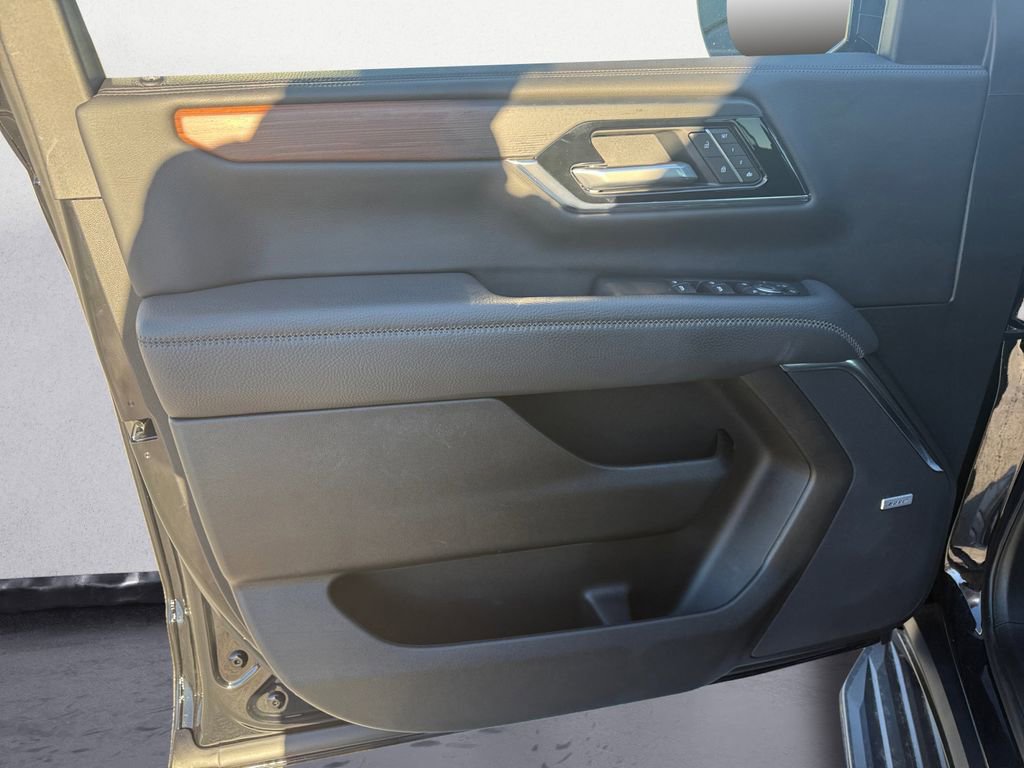 Used 2025 GMC Yukon Denali image 18
