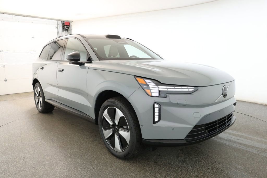 Used 2025 Volvo EX90 Plus image 3