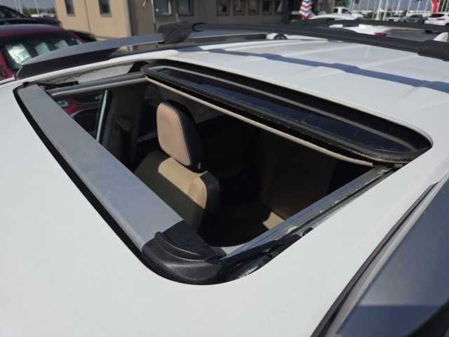 Used 2017 Toyota RAV4 XLE AWD/4WD image 3