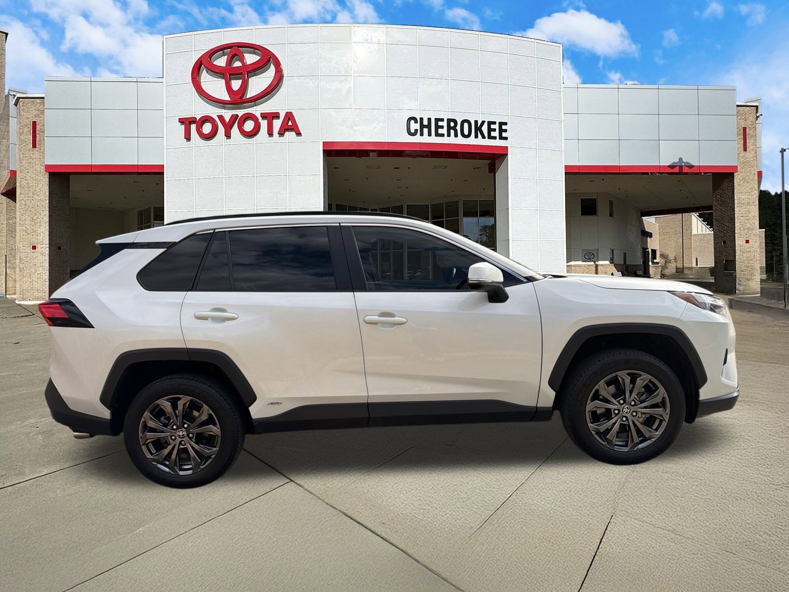Used 2022 Toyota RAV4 XLE Premium image 4