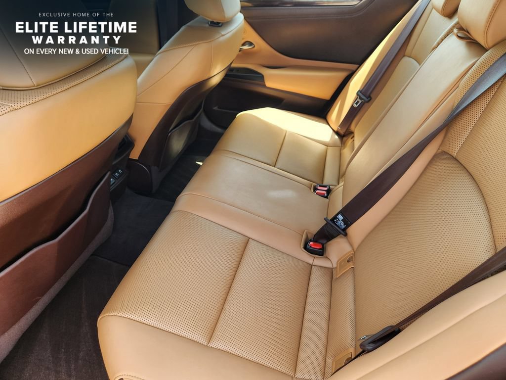 Used 2020 Lexus ES 300h w/ Premium Package FWD image 29