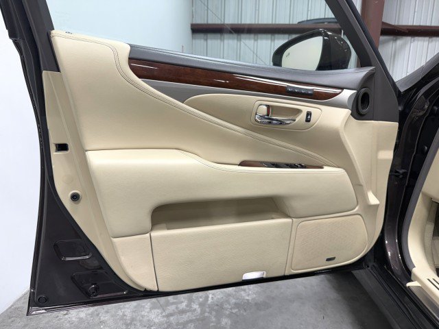 Used 2013 Lexus LS 460 w/ Ultra Luxury Pkg RWD image 37