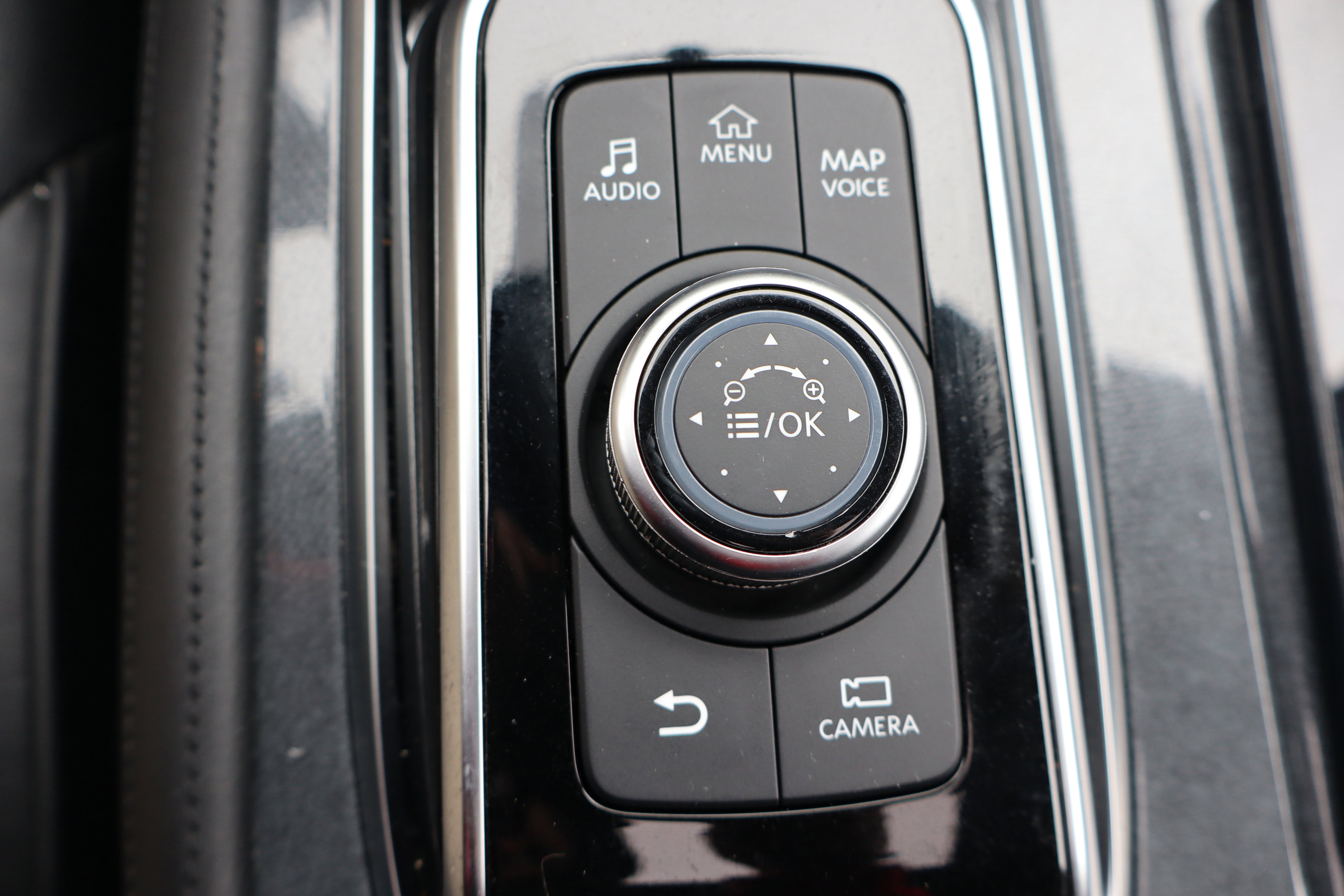 Used 2024 Nissan Armada SL w/ Midnight Edition Package image 33