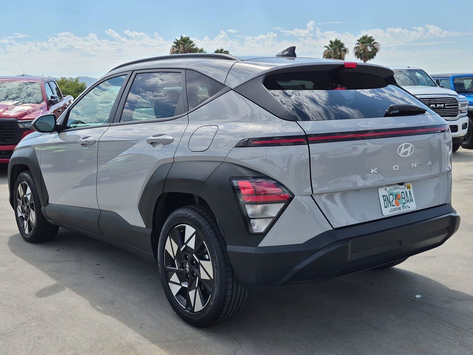 Used 2025 Hyundai Kona SEL FWD image 4