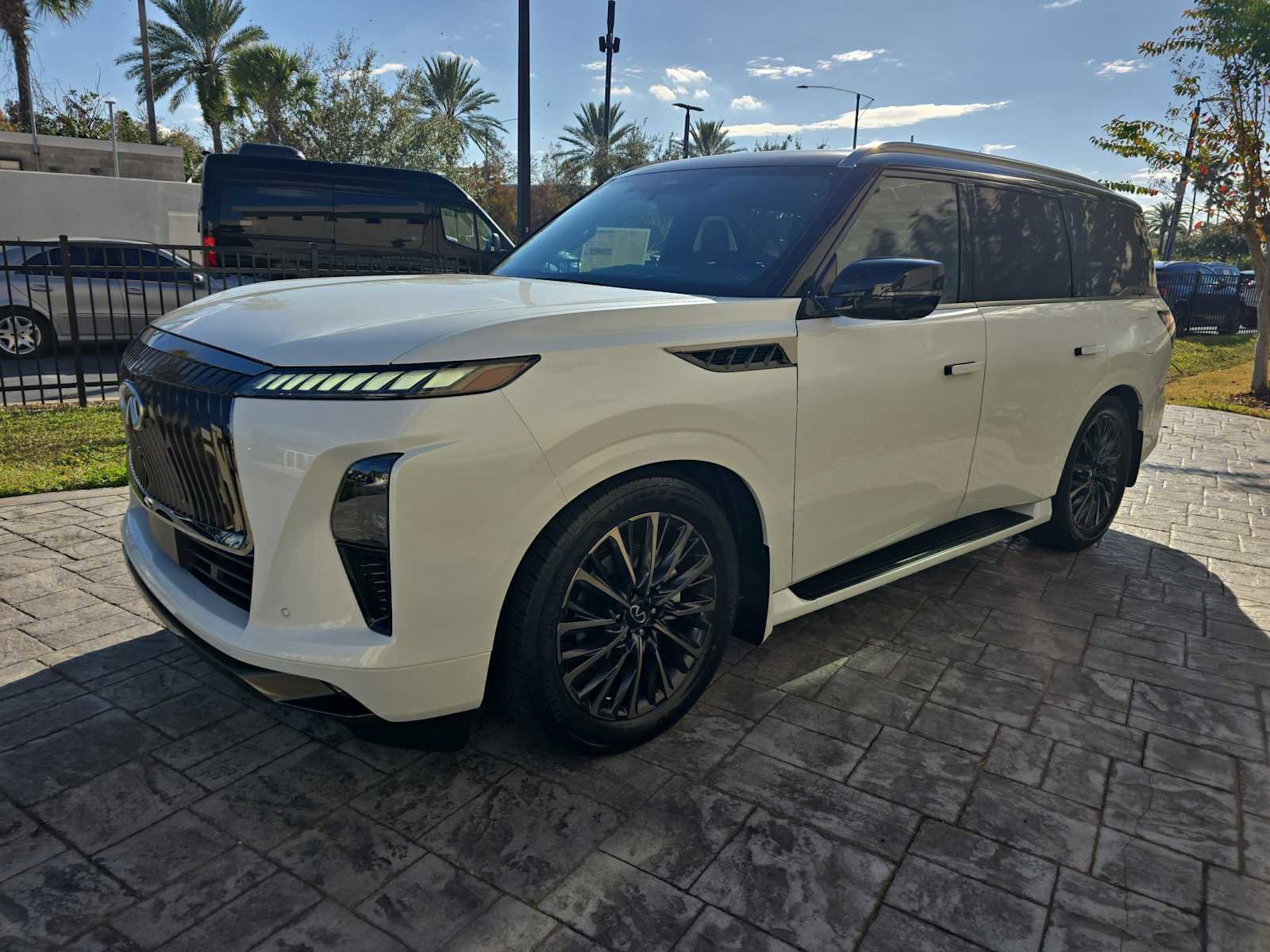 New 2026 INFINITI QX80 Autograph w/ Premium Cargo Package image 9