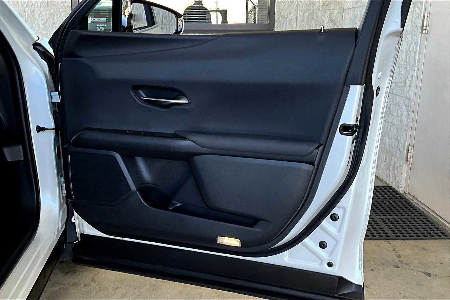 Used 2022 Lexus UX 200 w/ Premium Package image 22