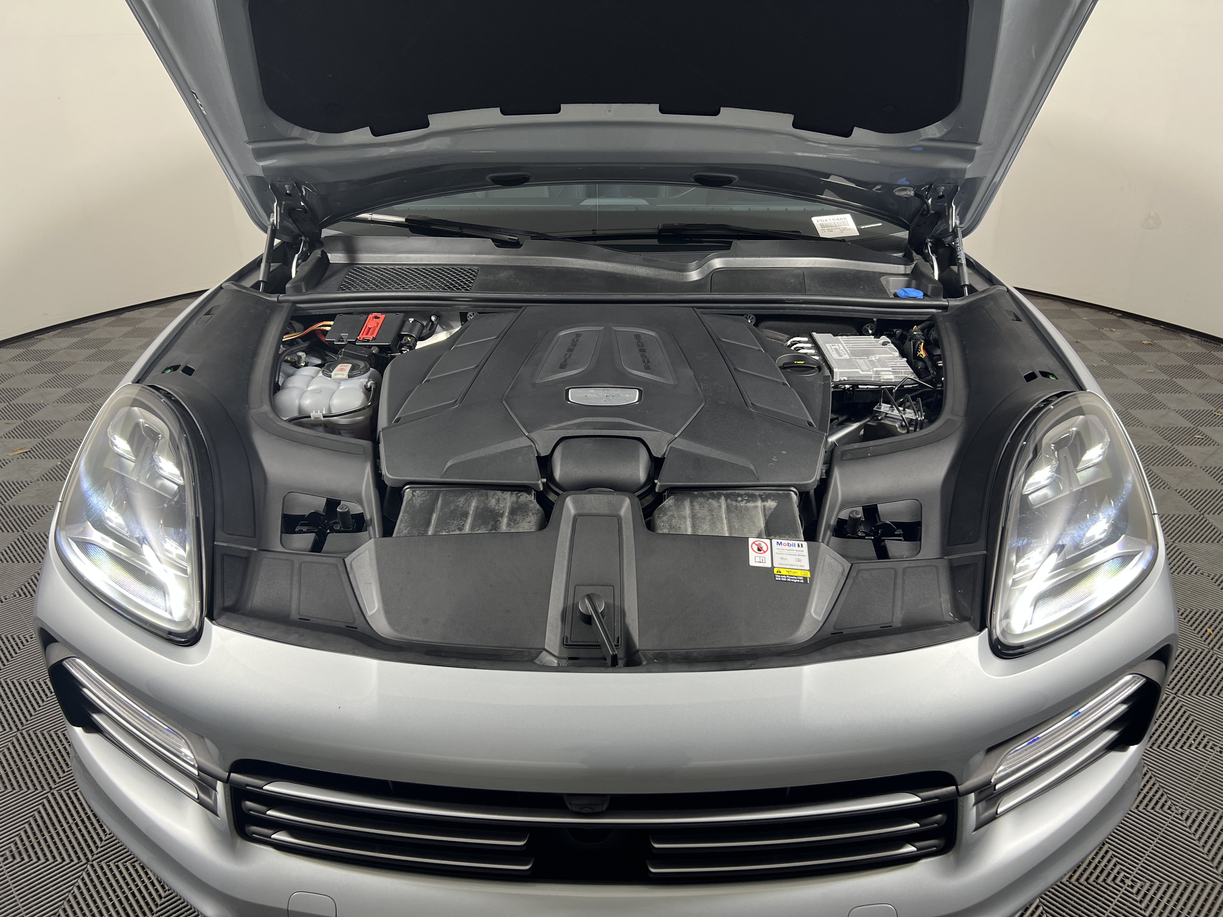 Certified 2023 Porsche Cayenne S AWD/4WD image 22