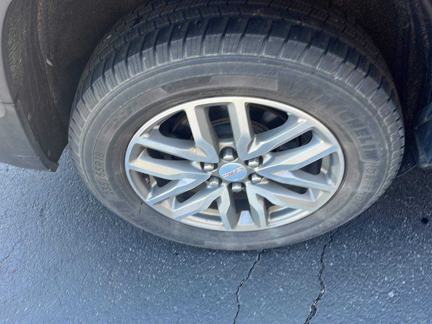 Used 2017 GMC Acadia SLE w/ Driver Alert Package I FWD image 33