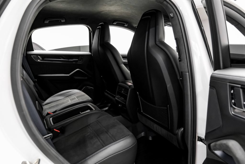 Used 2025 Porsche Cayenne Turbo GT AWD/4WD image 35