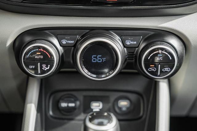 Used 2021 Hyundai Venue SEL w/ Premium Package image 20