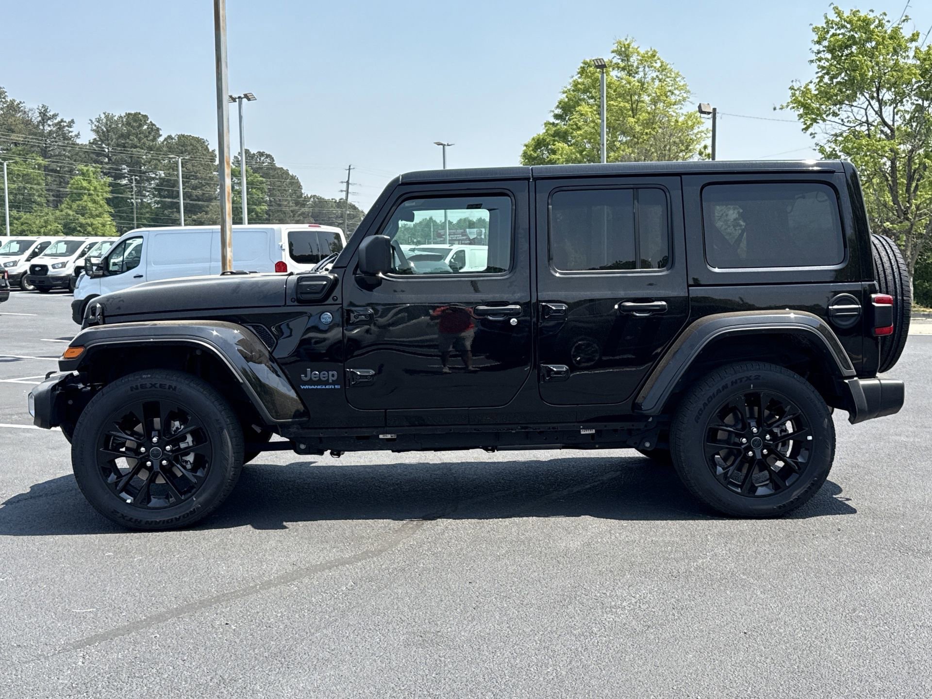 Used 2025 Jeep Wrangler Unlimited Sahara w/ Safety Group AWD/4WD image 19