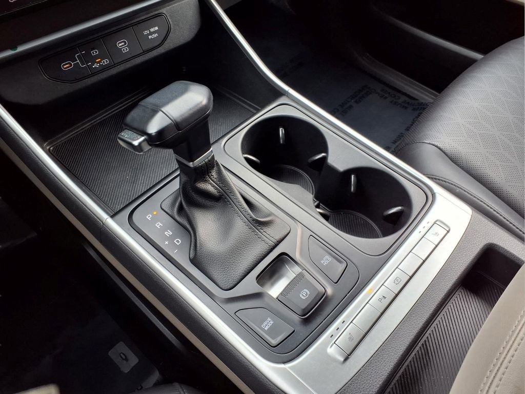 Used 2025 Kia Carnival FWD image 13