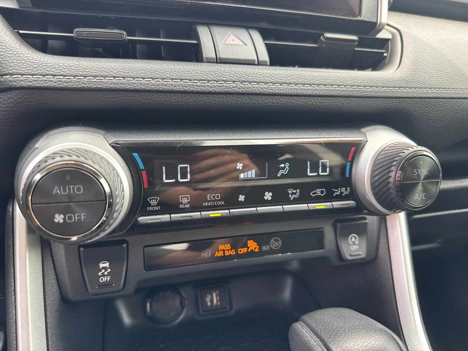 Used 2024 Toyota RAV4 XLE FWD image 24