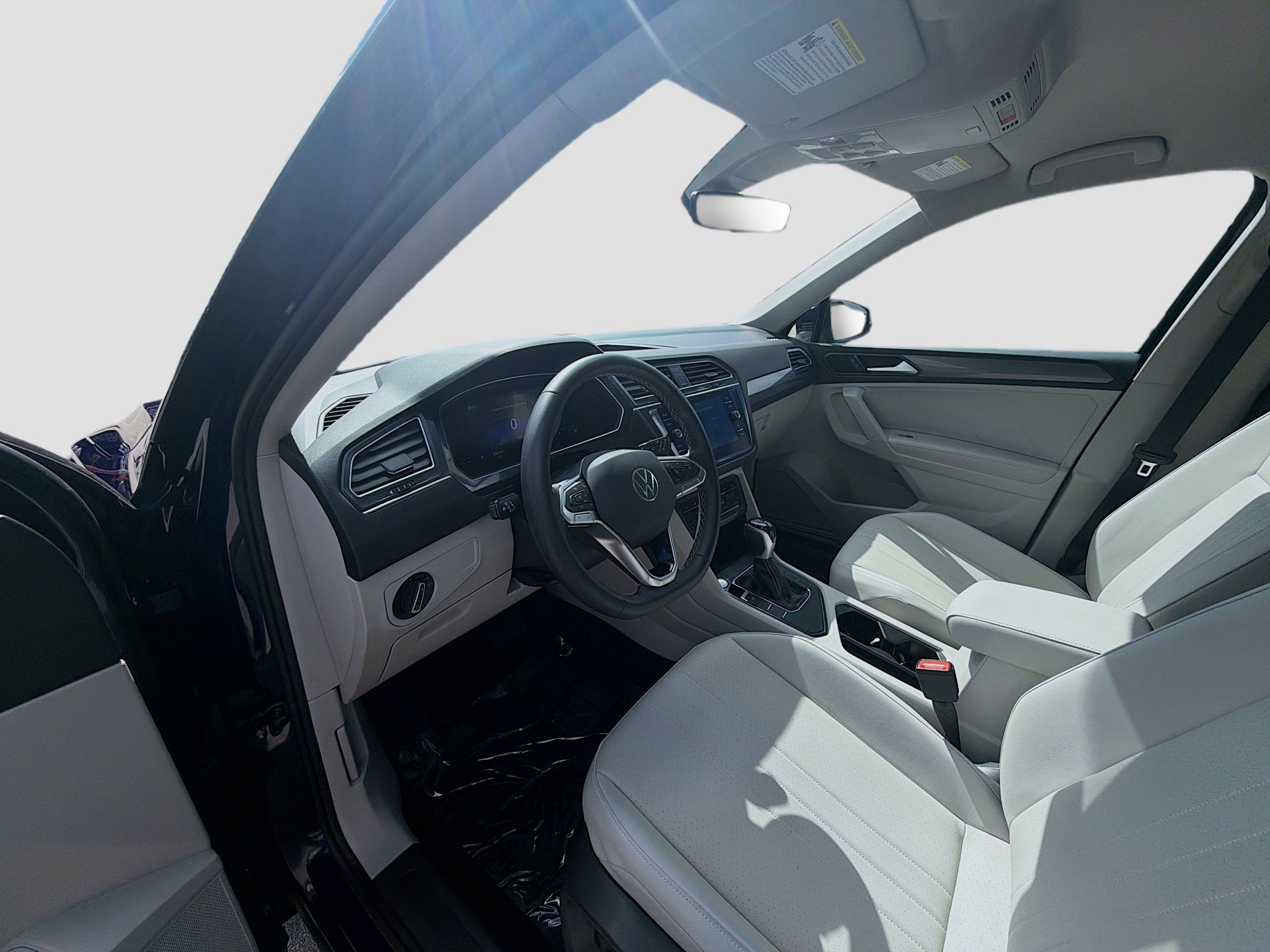 Used 2023 Volkswagen Tiguan SE FWD image 7