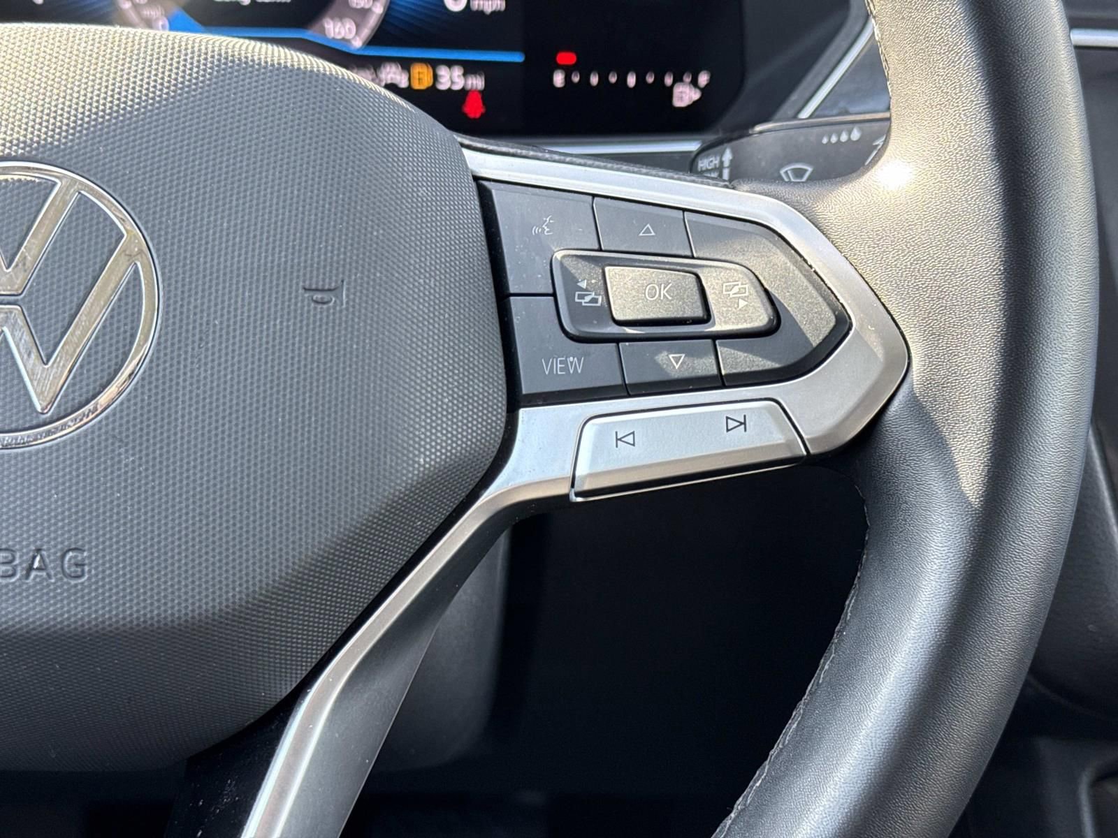 Used 2024 Volkswagen Tiguan SE image 13