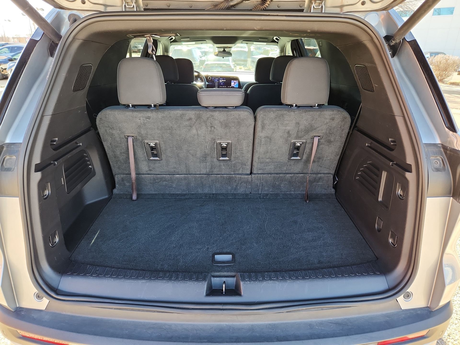 Used 2024 Chevrolet Traverse LT image 12