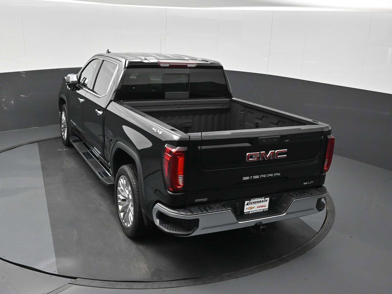 Used 2024 GMC Sierra 1500 SLT w/ SLT Convenience Package AWD/4WD image 14