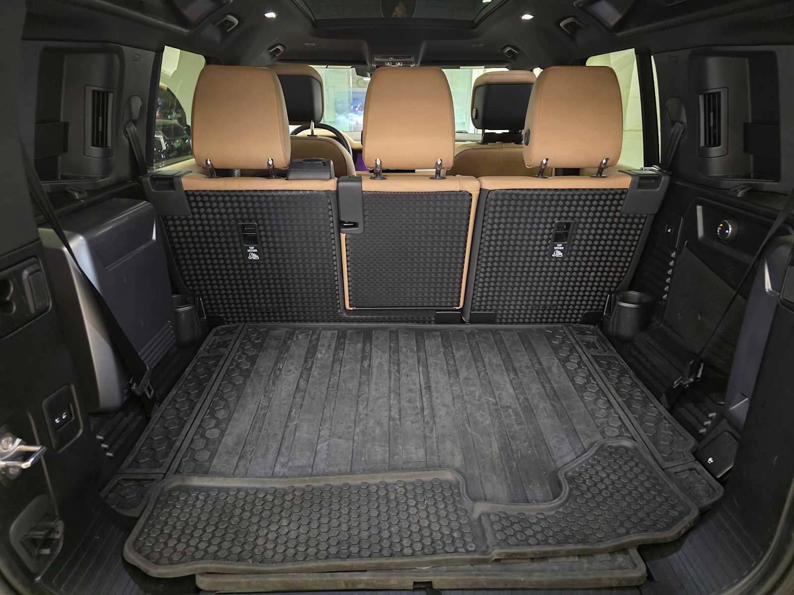 Used 2025 Land Rover Defender 110 X-Dynamic SE AWD/4WD image 16