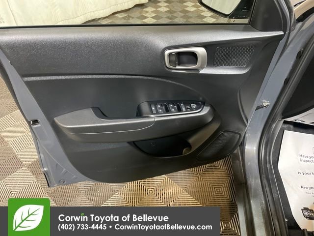 Used 2025 Hyundai Venue SEL image 10